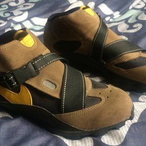 Nike ACG 951101 Y2-3 Mountain Bike Cycling Cleats